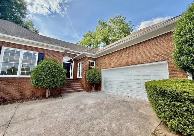 Photo 3 of Single family home for sale at 3607 Hampstead Ln Ne, Roswell, GA 30075 | MLS# 7809508 | Listing updated on 2026-09-15