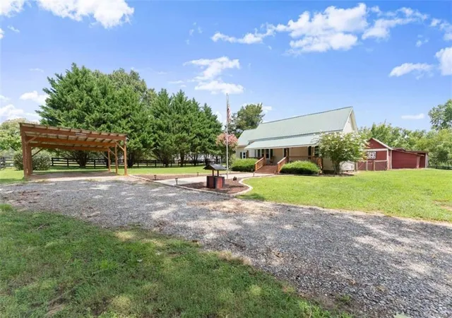 3rd image of 6806 Shoal Creek Rd, Clermont, GA 30527 | MLS# 7820067