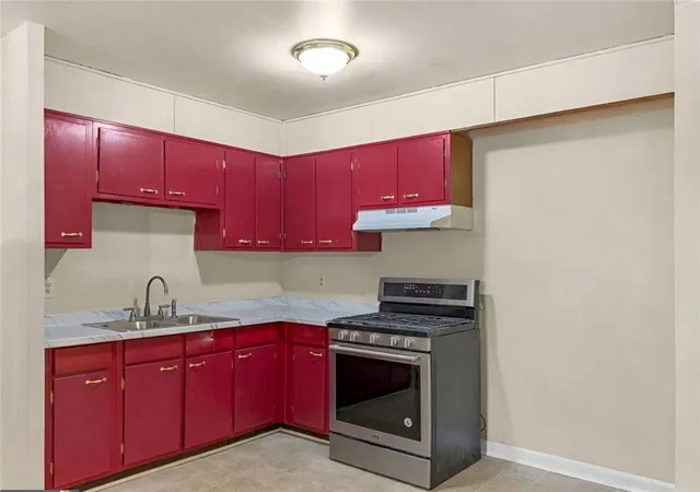 Photo 4 of Single family home for sale at 565 Wavelyn Way, Riverdale, GA 30274 | MLS# 7810978 | Listing updated on 2026-08-21