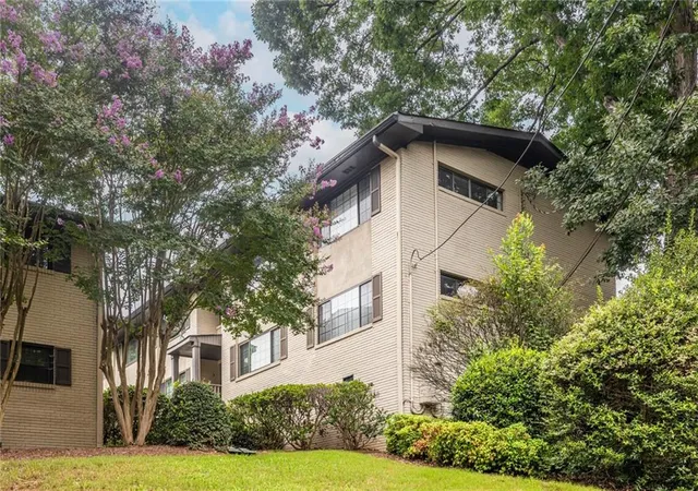 2nd image of 410 Candler Park Dr Ne #C-6, Atlanta, GA 30307 | MLS# 7812291