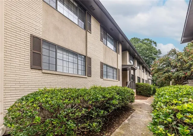 3rd image of 410 Candler Park Dr Ne, Atlanta, GA 30307