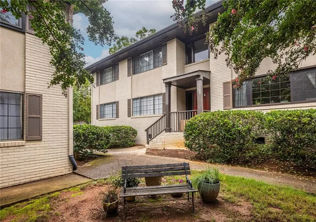 5th image of 410 Candler Park Dr Ne, Atlanta, GA 30307