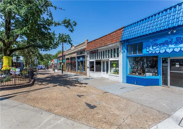 2nd image of 410 Candler Park Dr Ne, Atlanta, GA 30307