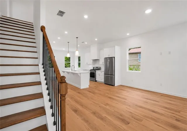 Photo 2 of Sale Pending at 154 Stanhope Cir NW, Atlanta, GA 30314 | MLS# 7791556 | Listing updated on 2026-08-13