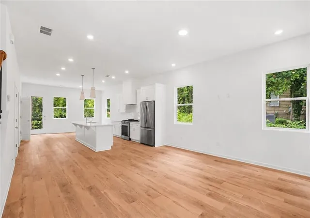 Photo 4 of Sale Pending at 154 Stanhope Cir NW, Atlanta, GA 30314 | MLS# 7791556 | Listing updated on 2026-08-13