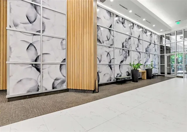 Listing Photo 2 - Condo for sale in building located at 943 Peachtree St, Atlanta, GA 30309 - Unit #1411