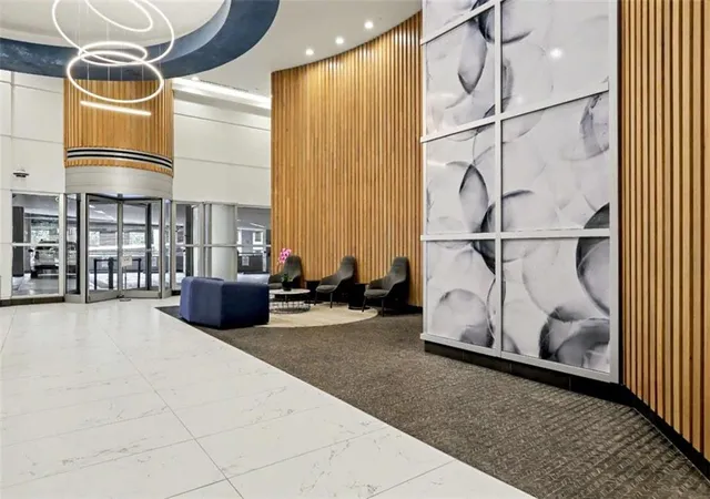 Listing Photo 4 - Condo for sale in building located at 943 Peachtree St, Atlanta, GA 30309 - Unit #1411