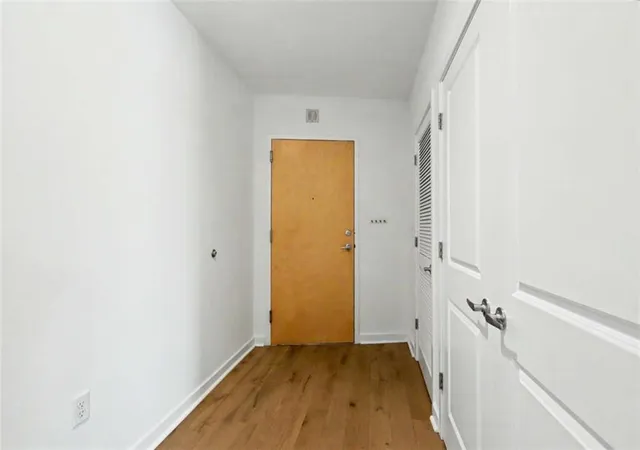 Listing Photo 5 - Condo for sale in building located at 943 Peachtree St, Atlanta, GA 30309 - Unit #1411