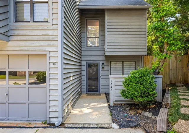 image of 1048 Creatwood Cir Se, Smyrna, GA 30080 | MLS# 7774326