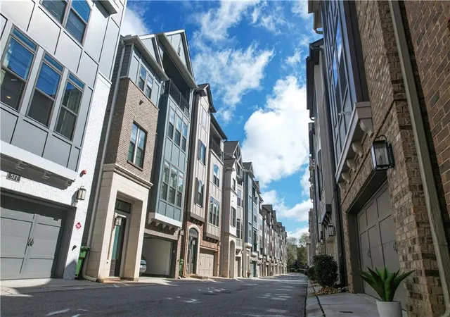 image of 579 Broadview Pl Ne, Atlanta, GA 30324 | MLS# 7736091