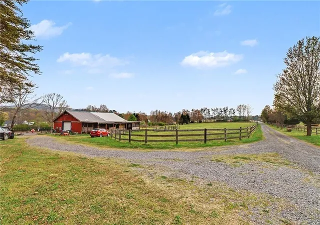 3rd image of 151 Sugar Hl Rd NE, Rydal, GA 30171 | MLS# 7731937