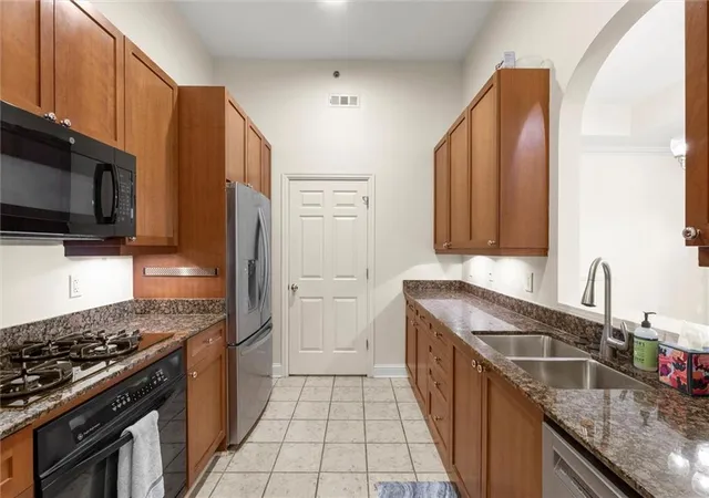 Photo 3 of Sale Pending at 1735 Peachtree St NE #404, Atlanta, GA 30309 | MLS# 7775351 | Listing updated on 2026-09-28