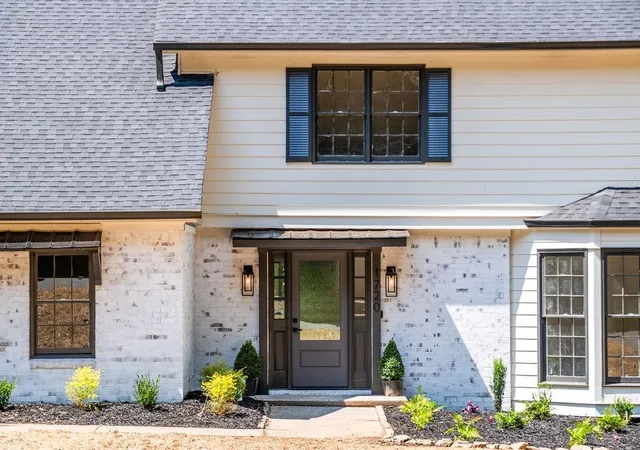 Photo 3 of Single family home for sale at 1720 Ridgefield Dr, Roswell, GA 30075 | MLS# 7829928 | Listing updated on 2026-09-17