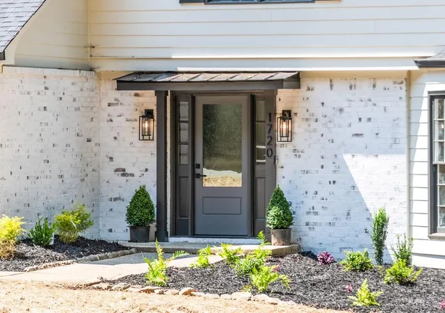Photo 3 of Single family home for sale at 1720 Ridgefield Dr, Roswell, GA 30075 | MLS# 7829928 | Listing updated on 2026-09-17