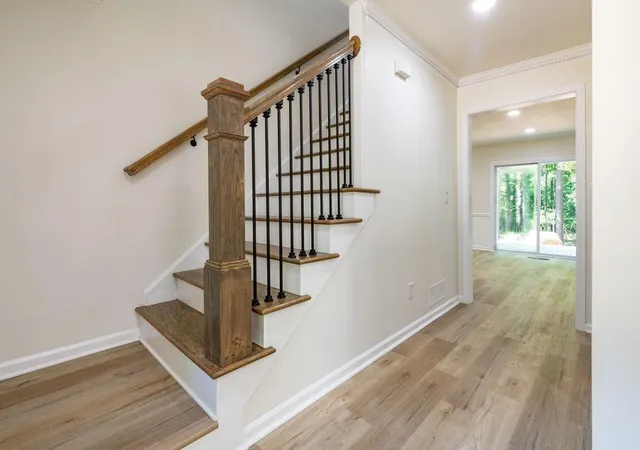 Photo 4 of Single family home for sale at 1720 Ridgefield Dr, Roswell, GA 30075 | MLS# 7829928 | Listing updated on 2026-09-17