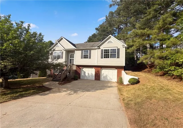 Photo 2 of Single family home for sale at 3579 Dyer Parke Ln SW, Marietta, GA 30060 | MLS# 7764034 | Listing updated on 2026-09-10