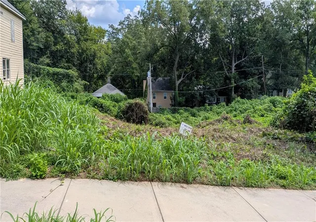 2nd image of 737 N Evelyn Pl Nw, Atlanta, GA 30318 | MLS# 7822367