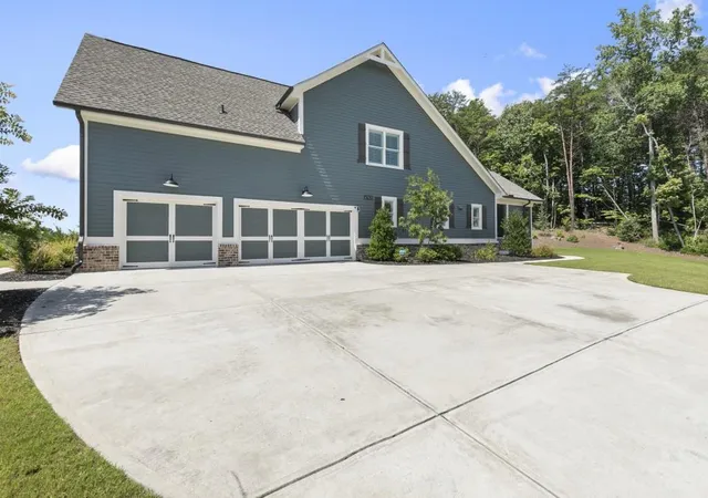 Photo 3 of Sale Pending at 6743 Winding Cyn Rd, Flowery Branch, GA 30542 | MLS# 7807729 | Listing updated on 2026-09-20