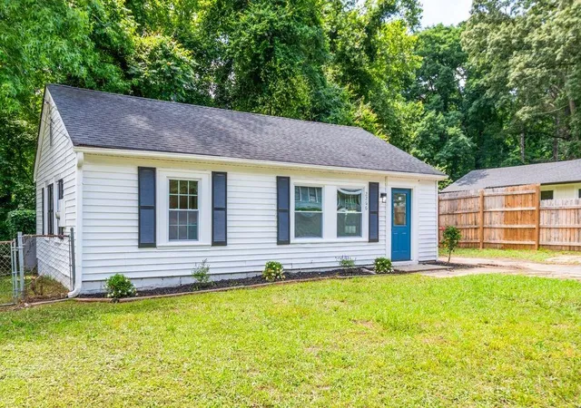Photo 3 of Sale Pending at 2266 Old Spring Rd Se, Smyrna, GA 30080 | MLS# 7777671 | Listing updated on 2026-09-11
