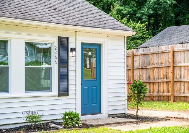 Photo 3 of Sale Pending at 2266 Old Spring Rd SE, Smyrna, GA 30080 | MLS# 7777671 | Listing updated on 2026-09-11