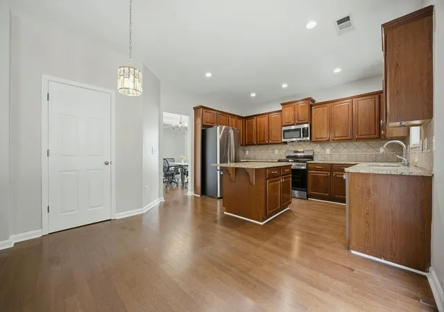 2nd image of 560 Crestmont Ln, Canton, GA 30114 | MLS# 7815678