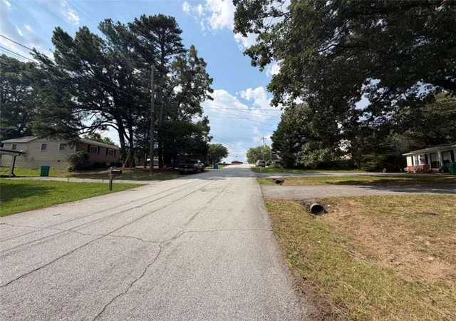 2nd image of 5921 Peco Ln, Austell, GA 30106