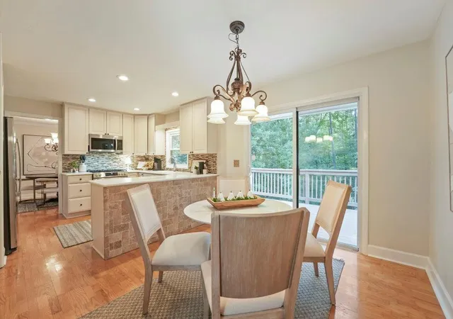 Photo 3 of Sale Pending at 1390 Ridgefield Dr, Roswell, GA 30075 | MLS# 7811076 | Listing updated on 2026-09-02
