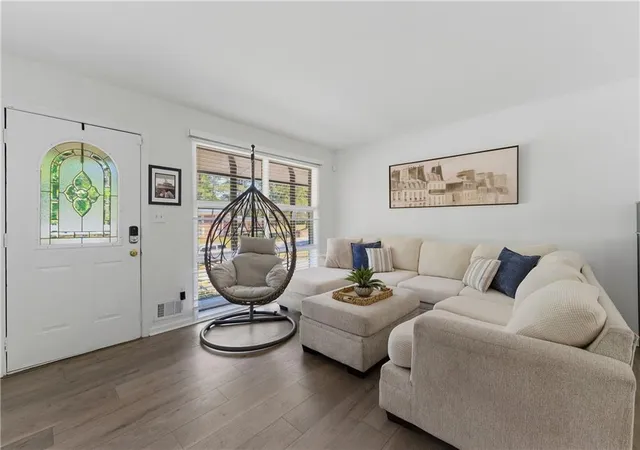 Photo 4 of Single family home for sale at 2725 Shoreland Dr SW, Atlanta, GA 30331 | MLS# 7818291 | Listing updated on 2026-10-15
