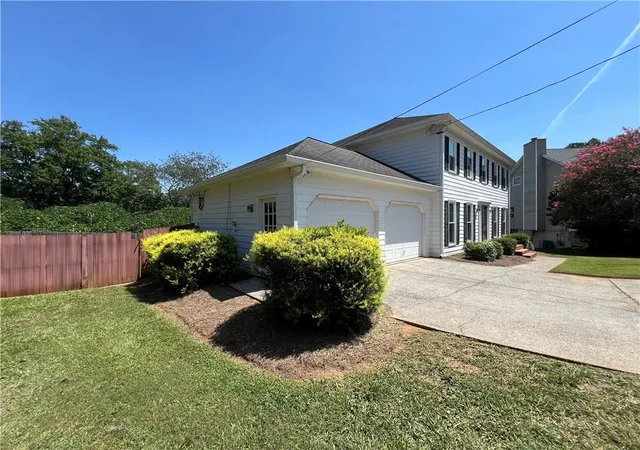 3rd image of 903 Coach House Dr, Tucker, GA 30084 | MLS# 7825228