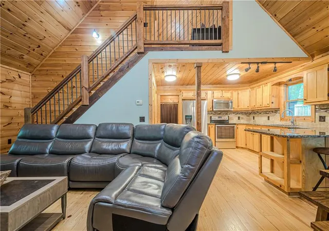3rd image of 213 Moonshine Holw, Blue Ridge, GA 30513 | MLS# 7778324
