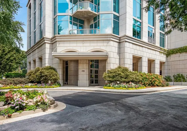 Listing Photo 1 - Condo for sale in building located at 2795 Peachtree Rd, Atlanta, GA 30305 - Unit #1406