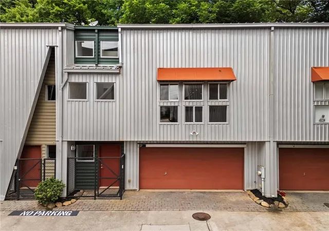 Photo 2 of Sale Pending at 920 Memorial Dr Se #17, Atlanta, GA 30316 | MLS# 7786399 | Listing updated on 2026-09-01