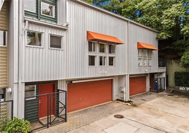 Photo 2 of Sale Pending at 920 Memorial Dr SE #17, Atlanta, GA 30316 | MLS# 7786399 | Listing updated on 2026-09-01