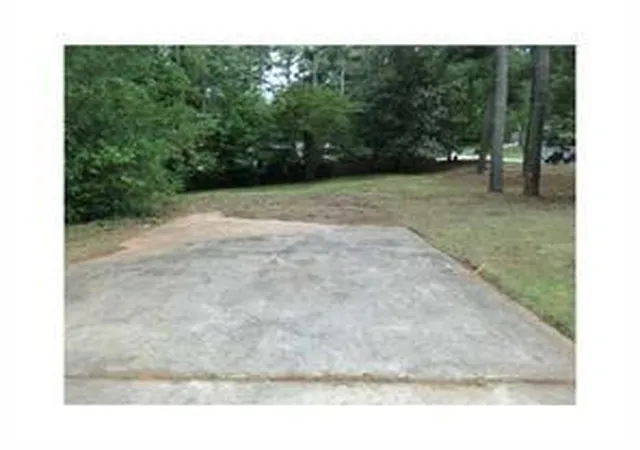 2nd image of 411 Safari Cir, Stone Mountain, GA 30083 | MLS# 7812238