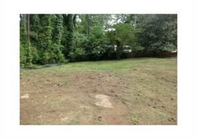Photo 3 of Sale Pending at 411 Safari Cir, Stone Mountain, GA 30083 | MLS# 7812238 | Listing updated on 2026-09-15