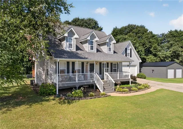 Photo 4 of Single family home for sale at 481 Lisa Cir, Winder, GA 30680 | MLS# 7807438 | Listing updated on 2026-10-26