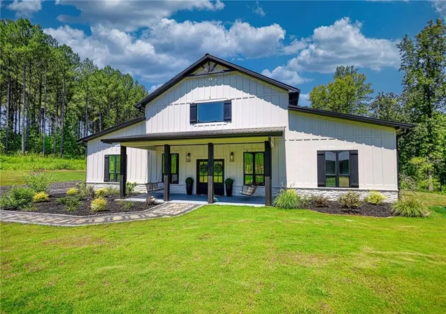 Photo 1 of Single family home for sale at 1321 Aqua Rd, Madison, GA 30650 | MLS# 7829507 | Listing updated on 2026-09-12