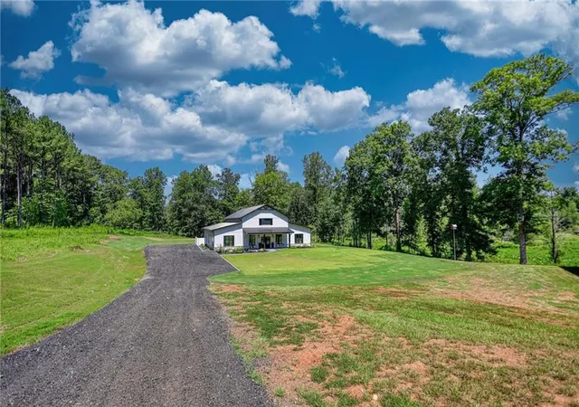 Photo 3 of Single family home for sale at 1321 Aqua Rd, Madison, GA 30650 | MLS# 7829507 | Listing updated on 2026-09-12