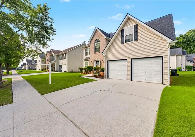 Photo 3 of Single family home for sale at 4455 Ivy Frk Dr, Loganville, GA 30052 | MLS# 7828329 | Listing updated on 2026-09-10