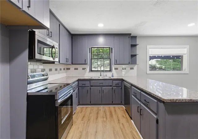 2nd image of 562 Hidden Hills Ct, Marietta, GA 30066 | MLS# 7757754