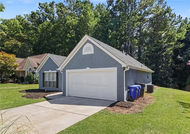 1st image of 140 Cannon Dr, Fayetteville, GA 30214 | MLS# 7823989