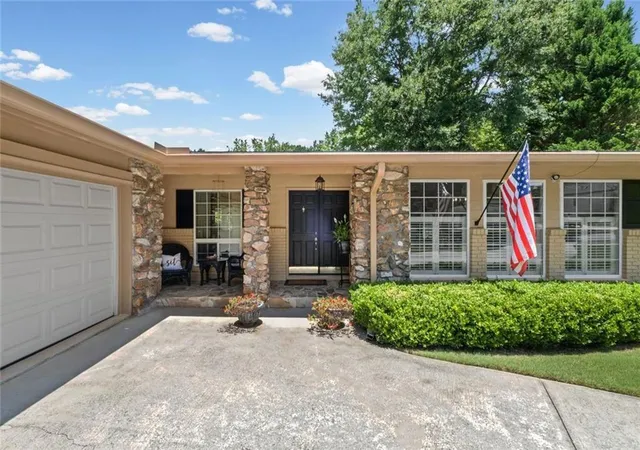 Photo 2 of Single family home for sale at 2730 Fontainebleau Dr, Atlanta, GA 30360 | MLS# 7794462 | Listing updated on 2026-08-25