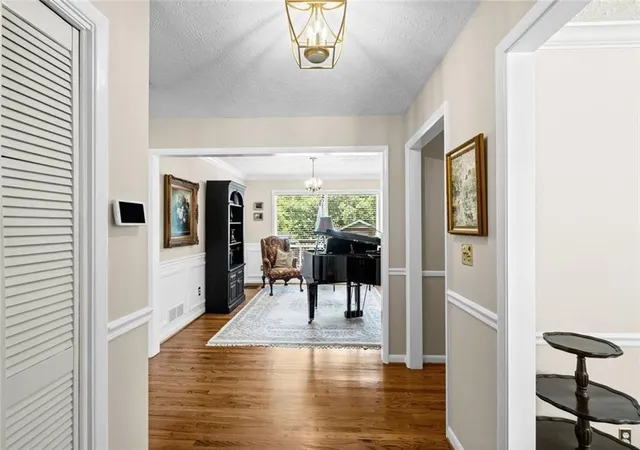Photo 4 of Single family home for sale at 2730 Fontainebleau Dr, Atlanta, GA 30360 | MLS# 7794462 | Listing updated on 2026-08-25
