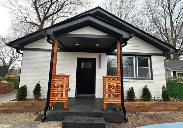 2nd image of 1340 North Ave Nw, Atlanta, GA 30318 | MLS# 7748764