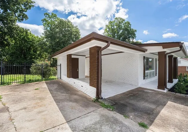 5th image of 2044 Yucca Dr, Decatur, GA 30032 | MLS# 7794373