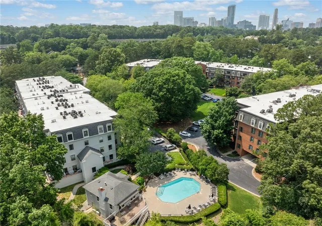 Listing Photo 2 - Condo for sale in building located at 24311 Plantation Dr NE, Atlanta, GA 30324 - Unit #