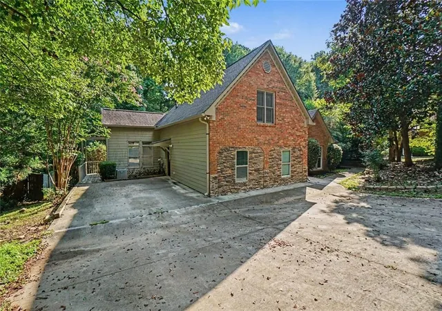 Photo 2 of Single family home for sale at 5195 Hickory Bnd Ter, Woodstock, GA 30188 | MLS# 7822836 | Listing updated on 2026-08-18