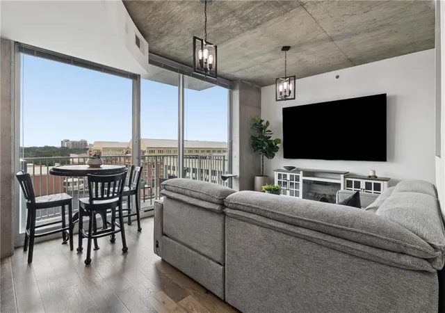 2nd image of 361 17th St Nw #704, Atlanta, GA 30363 | MLS# 7817508