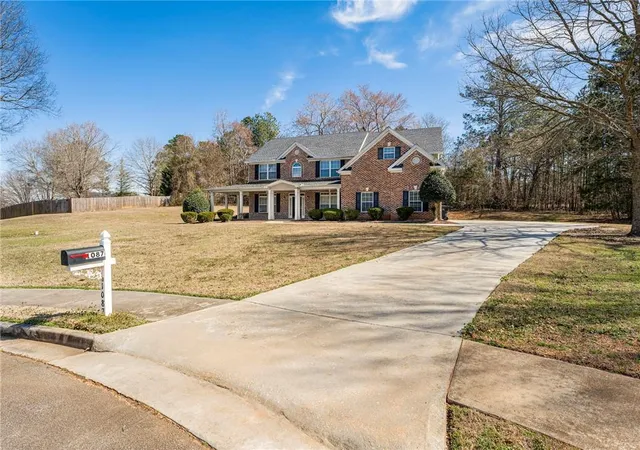 Photo 2 of Single family home for sale at 1087 Crown Landing Pkwy, Mcdonough, GA 30252 | MLS# 7723551 | Listing updated on 2026-09-23