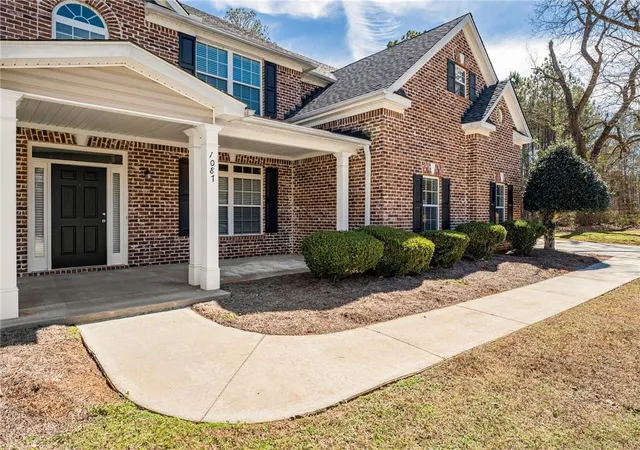 Photo 3 of Single family home for sale at 1087 Crown Landing Pkwy, Mcdonough, GA 30252 | MLS# 7723551 | Listing updated on 2026-09-23